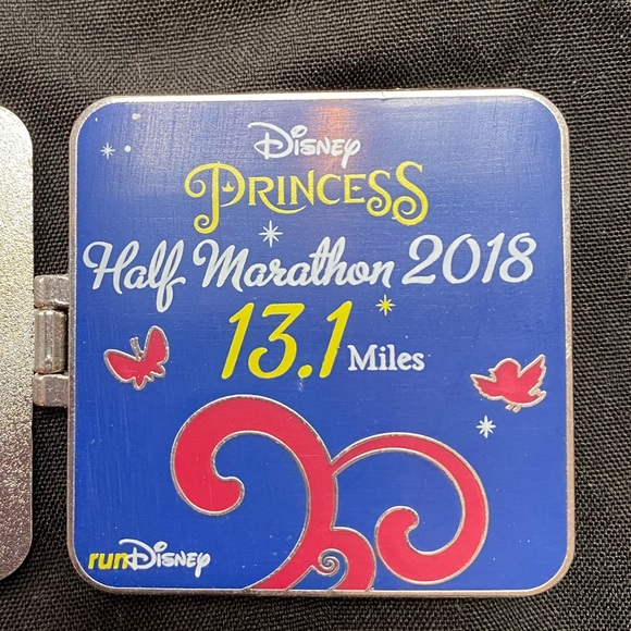Disney Pin 2018 Half Marathon runDisney Snow White Princess Limited Edition - Picture 4 of 10